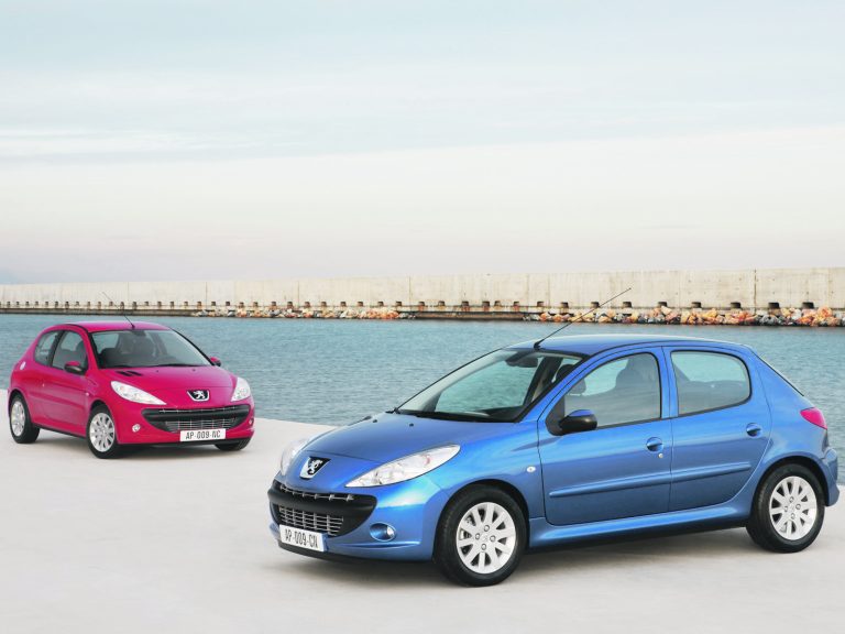 Model low-cost de la Peugeot: 206+