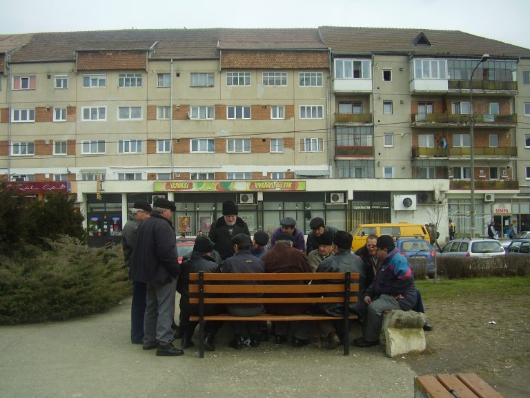Table, şah şi cărţi în parcurile din Sibiu