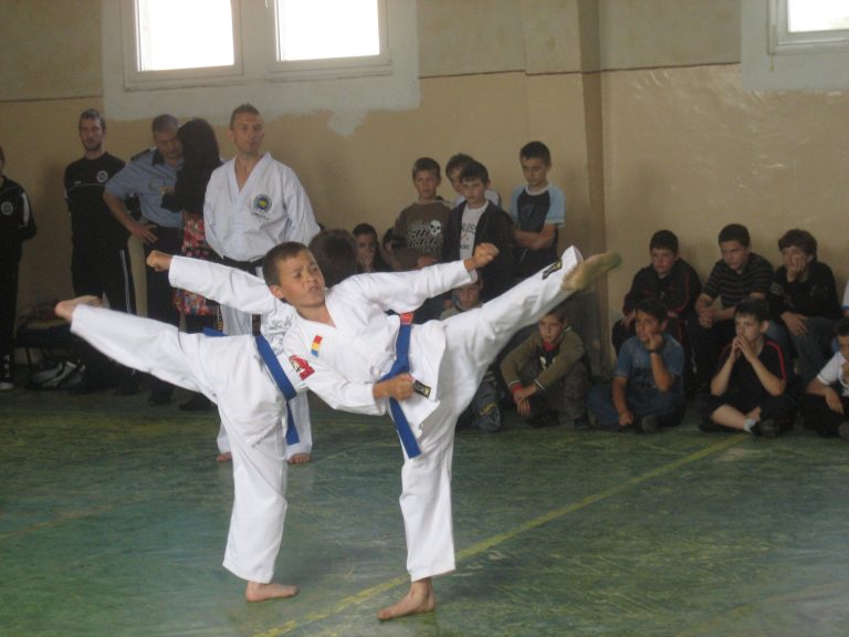 Elevii de la ªcoala 8 au spus nu drogurilor, prin sport