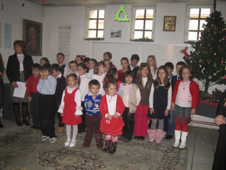La copiii de la Asociaţia Sf. Nicolae a venit moşul