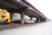 Parcare cu bucluc, sub viaduct