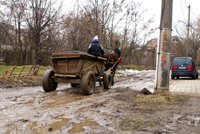 De 50 de ani, aşteaptă canalizarea