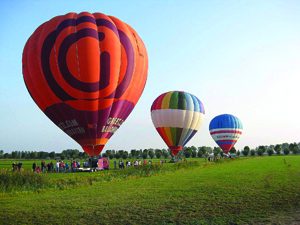 Bucură-te de magia aventurii unui zbor cu balonul, cu noi