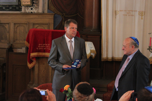 Iohannis medaliat  de evrei