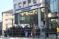 Salariaţii de la finanţele  sibiene au ieşit în stradă