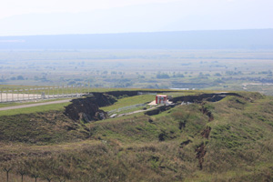 Aeroportul merge la vale, autorităţile se bâlbâie