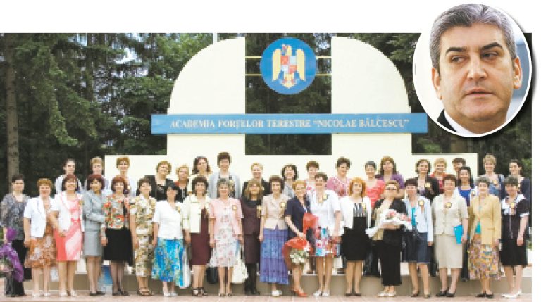 Ministrul apărării,  incognito la Sibiu