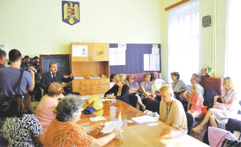 Funeriu şi Boc  sunt ultima soluţie  la problemele profesorilor  de la Arte