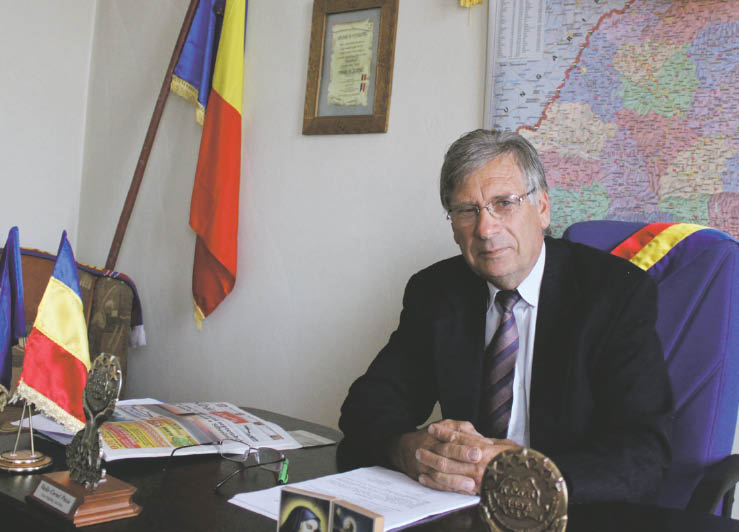 Vasile Cornel Puica, cel mai longeviv primar din judeţ, merge mai departe