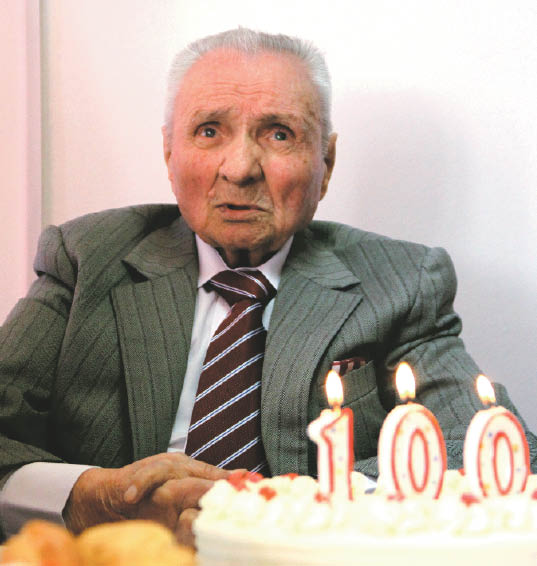La 100 de ani, cetăţean  de onoare al comunei Sadu
