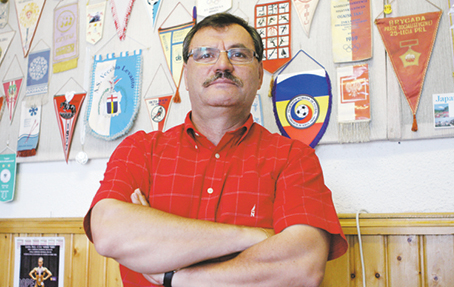 Mircea Galaţă, directorul adjunct de la CSS  ªoimii Sibiu,  între fotbal şi publicistică