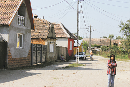 În prim-plan,  infrastructura