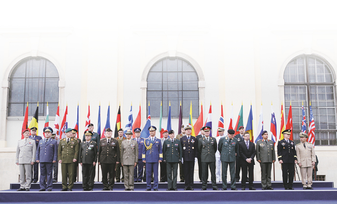 ªefii militari ai NATO la Sibiu