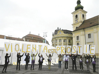 O altă Femeie şi un alt Bărbat – imaginea promovată de F.E.G. 2012