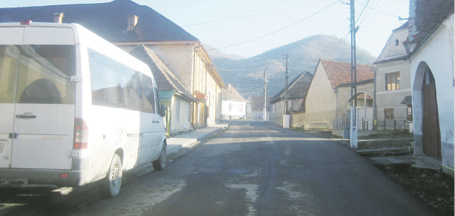 4 km de asfalt pe  străzile din Turnu Roşu