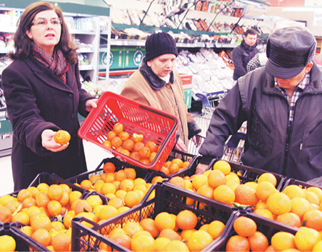 Fructe şi legume stricate în  hypermarket-urile din Sibiu