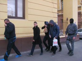 UPDATE: 11 învinuiţi au fost reţinuţi – Un sibian condamnat pentru omor deosebit de grav, liderul unei rețele specializate în infracțiuni informatice și înșelăciune