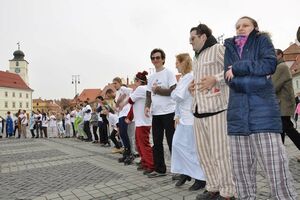 Tinerii sibieni încearcă să intre în Cartea Recordurilor în pijamale