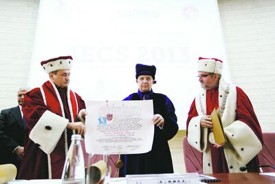Mugur Isărescu, Doctor Honoris Causa la Sibiu