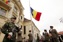 Doliu național marcat la Sibiu/Drapelul a fost coborât în bernă