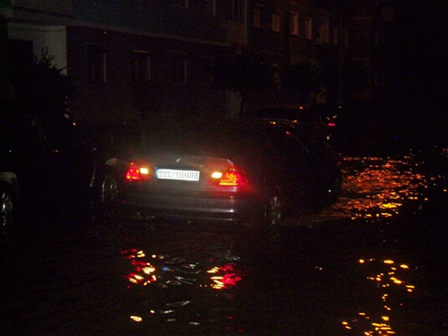 Străzi inundate la Mediaş