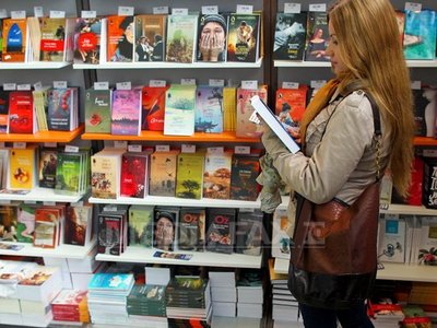 „Strada cu cărţi” s-a mutat în Piaţa Mică