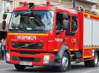 Un TIR a luat foc pe DN14, între Slimnic şi Şura Mare