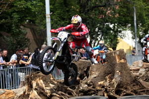 Organizatorii Red Bull Romaniacs precizează că siguranţa este foarte importantă, după ce un copil a fost accidentat