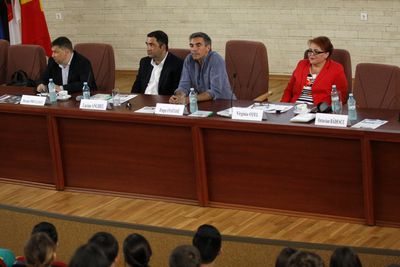 Liceenii și studenții, școliți în afaceri de antreprenori de succes