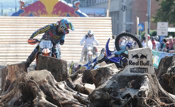 Britanicul Paul Bolton a dominat Prologul raliului Red Bull Romaniacs