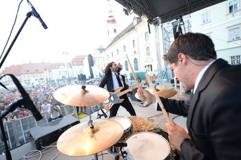 Trupa sibiană DOMINO cântă la Peninsula din Cluj