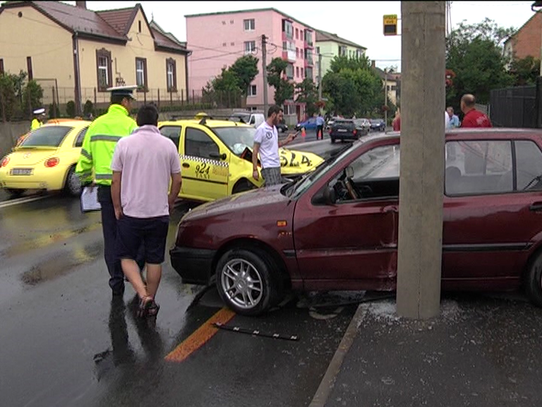 Accident pe strada Bâlea, 3 persoane au fost rănite
