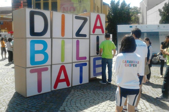 Un biciclist nevăzător a dărâmat zidul dizabilităţii la Mediaş