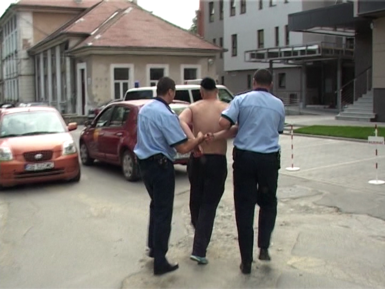Doi tineri băuți au devastat Serviciul de Urgență