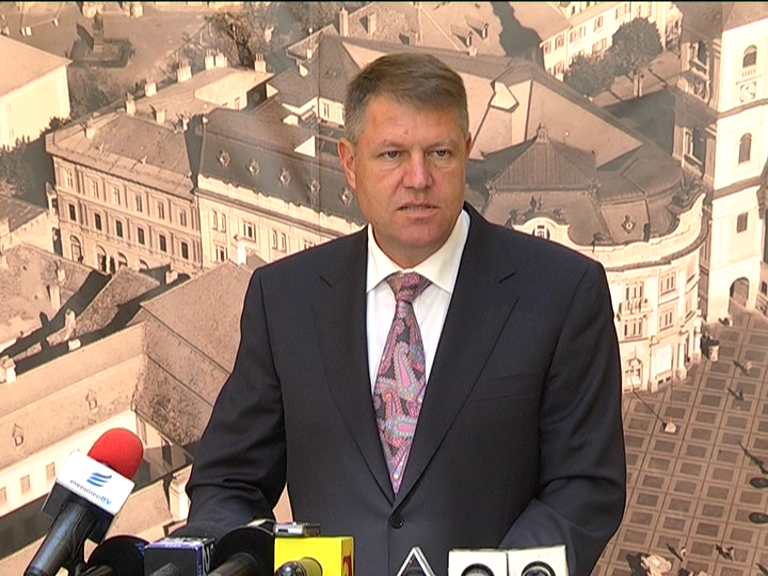 Iohannis vrea modificarea legii incompatibilităților