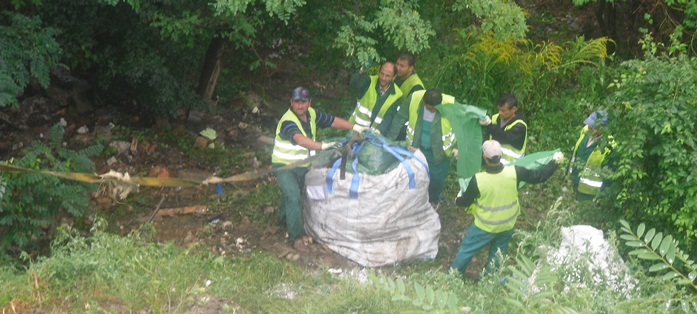 Acţiune de ecologizare a două parcări situate la ieşire din Mediaş spre Blăjel