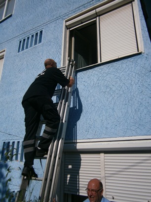 Femeie de 84 de ani, salvată în ultimul moment de SMURD