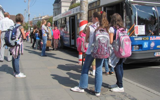 Elevii din Sibiu nemulţumiţi de decontul navetei