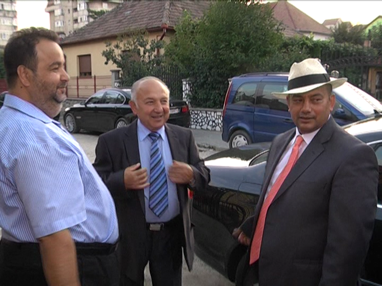 Regii Cioabă contestaţi de ţiganii din România dar recunoscuţi de cei din străinătate