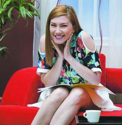 Alexandra Blejan:  Sunt un prezentator activ, care își dorește să transmită muuultă energie pozitivă celor de acasă