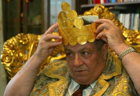 Autoproclamatul împărat al romilor, Iulian Rădulescu, internat la spitalul din Piteşti
