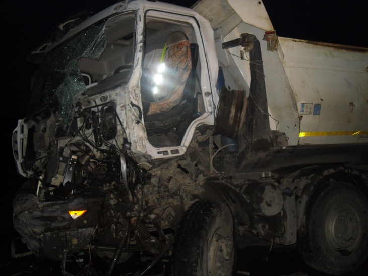 Două camioane s-au ciocnit frontal, pe DN 14,la ieşire din Blăjel