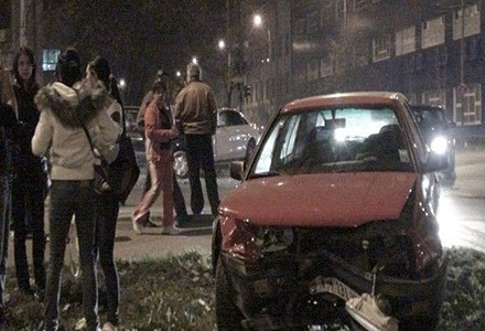 Aflat în stare de ebrietate a avariat 3 autoturisme, la Mediaş