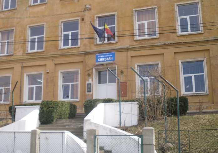 Profesorii Şcolii Gimnaziale “Cireşarii” din Mediaş, revoltaţi faţă de decizia I.S.J Sibiu