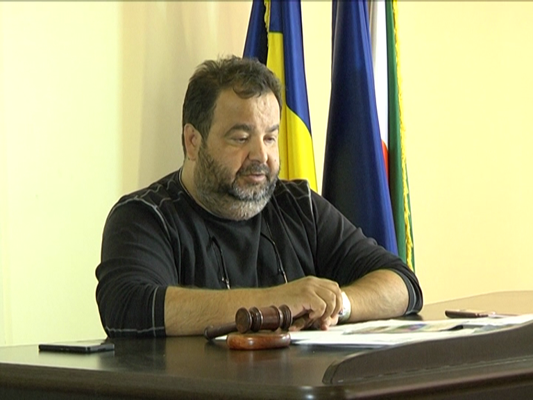 Daniel Cioabă a convocat staborul ca să-l trimită pe împărat la psihiatru