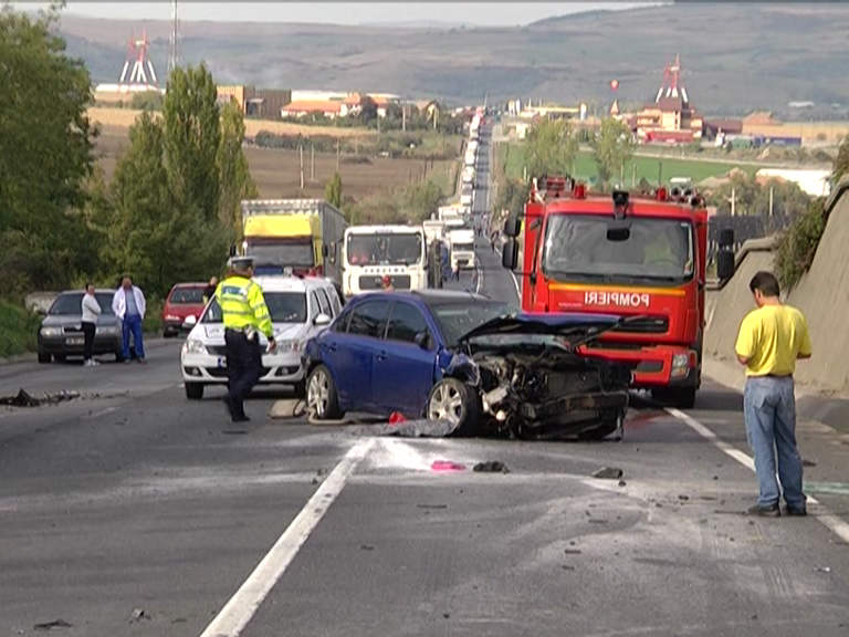 Accident grav pe DN1 în apropiere de Miercurea Sibiului, traficul rutier a fost complet blocat