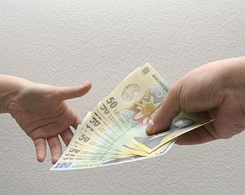 Doi bărbaţi din Dumbrăveni cercetaţi pentru cămătărie