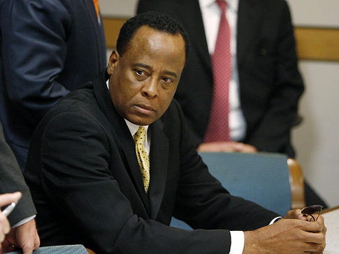 Doctorul Conrad Murray va fi liber și vrea să practice din nou medicina