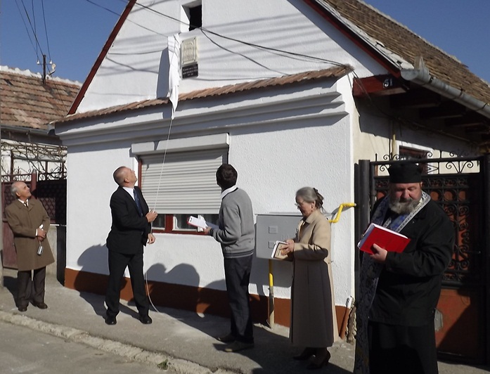 Placă comemorativă dedicată poetului medieşean George Popa