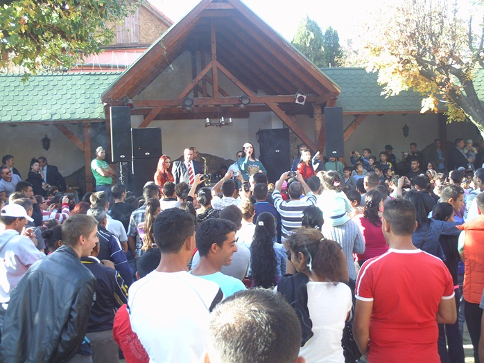 Romii din Mediaş au sărbătorit cea de-a treia ediţie „Festivalul Romilor”